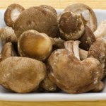 To nie opieńka i nie maślak. Ten nietypowy grzyb wspiera odporność i dodaje sił witalnych, dba o zdrowie kości