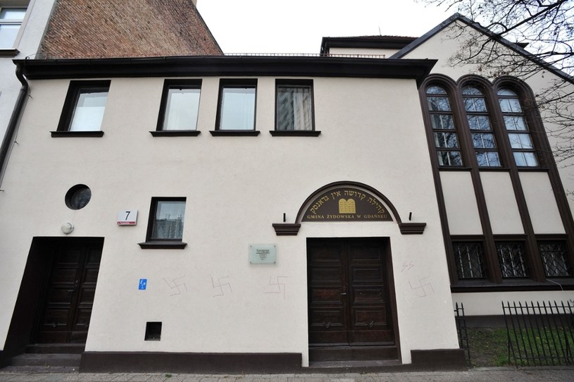 To nie pierwszy atak na Nową Synagogę w Gdańsku. W listopadzie 2013 roku wymalowano na niej trzy swastyki i napis SS. /Wojciech Stróżyk /Reporter