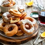 To nie są tradycyjne oponki. Jeden dodatek sprawia, że smakują jak niebiański puch 