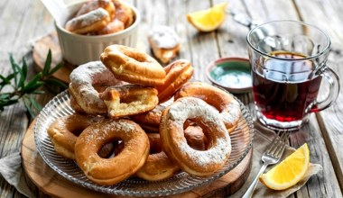 To nie są tradycyjne oponki. Jeden dodatek sprawia, że smakują jak niebiański puch 