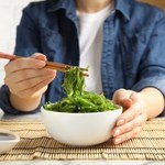 To nie sałata, to superfood z oceanu. Dlaczego warto jeść wakame?