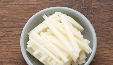 To nie seler, ani rzepa. Chrup, jako przekąskę, ma niewiele kalorii, niski indeks glikemiczny i dużo wapnia