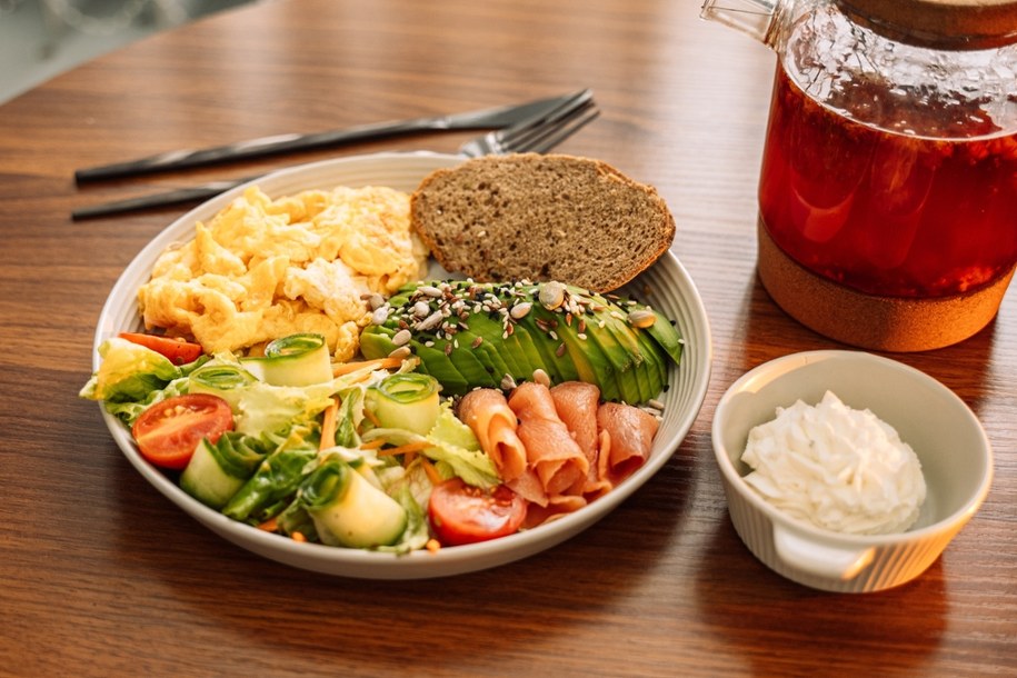 To nie śniadanie decyduje o Twoim zdrowiu! Poznaj fakty i mity o zdrowym stylu życia /Shutterstock