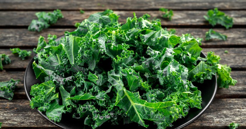 To nie tylko niskokaloryczne warzywo ma wiele właściwości leczniczych. /funandrejss /123RF/PICSEL