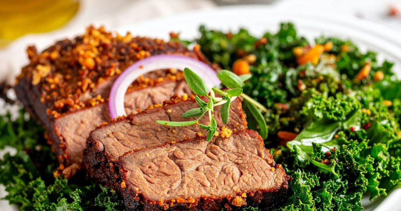 To  niezwykle wdzięczna część wołowiny, którą można przyrządzić na różne sposoby. / TrueCreatives /Canva Pro