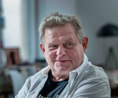 To on ma zastąpić Kazika na Teneryfie. Kim jest Janusz?