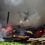 To on wywołał pożar. Wyszedł ze środka z zapalniczką