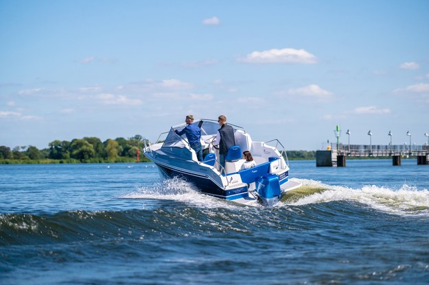 To pierwsza na świecie łódź rekreacyjna z napędem elektryczno-wodorowym. /CS Komponenty /
