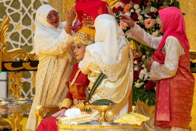 To pierwszy królewski ślub w 2024 roku. 10-dniowa ceremonia i kilkanaście kreacji (fot. RUDOLF PORTILLO/AFP/East News) /AFP/EAST NEWS /East News
