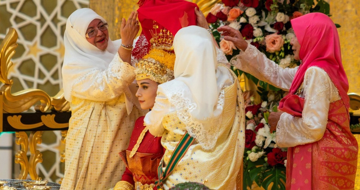 To pierwszy królewski ślub w 2024 roku. 10-dniowa ceremonia i kilkanaście kreacji (fot. RUDOLF PORTILLO/AFP/East News) /AFP/EAST NEWS /East News