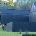 To pierwszy taki budynek w Polsce. Ma kolor węgla i jest cały z drewna