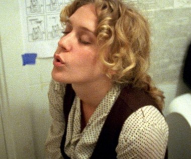 To po dziś dzień największy skandal festiwalu w Cannes. W 2003 roku podczas pokazu "Brown Bunny" Vincenta Gallo widownia masowo opuszczała salę Theatre Lumiere, ci zaś, którzy dotrwali do końca projekcji, wybuczeli obraz Gallo, pozostawiając odtwórczynię głównej roli - Chloe Sevigny - we łzach. Oliwy do ognia dolał guru amerykańskiej krytyki filmowej Roger Ebert, który w recenzji "Brown Bunny" nazwał obraz Gallo "najgorszym filmem w historii festiwalu". 

Najwięcej kontrowersji wzbudziła scena seksu oralnego z udziałem Sevigny oraz Gallo (Sevigny była w czasie realizacji zdjęć partnerką reżysera). "To wstyd, co ludzie piszą o tym filmie, mimo że go nawet nie widzieli. Kiedy go obejrzą, wszystko nabierze sensu. To kino artystyczne. Ten film powinien być wyświetlany w przestrzeniach muzealnych. To trochę jak kino Andy'ego Warhola" - mówiła Sevigny. 