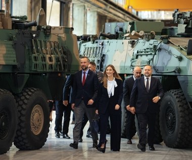 "To polityczny akt oskarżenia wobec moich poprzedników". Kontrakt na Rosomaki podpisany