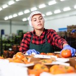 To powód wzrostu bezrobocia wśród młodych. Zawiniła zwłaszcza jedna branża