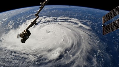 "To prawdziwy potwór, olbrzymi i okrutny". Huragan Florence zbliża się do USA