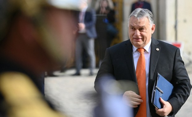 "To prawdziwy przyjaciel, wojownik i zwycięzca". Trump z poparciem dla Orbana