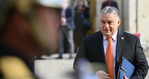 "To prawdziwy przyjaciel, wojownik i zwycięzca". Trump z poparciem dla Orbana