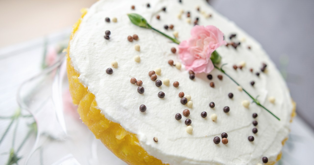 To proste i smaczne ciasto możemy podawać z polewą /INTERIA.PL