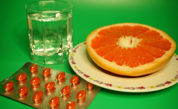 To smaczny i zdrowy owoc. Dlaczego niektórzy muszą z niego zrezygnować?