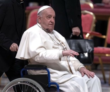 To stan, gdy organizm atakuje kilka bakterii naraz. Czym jest infekcja polimikrobiologiczna, z którą zmaga się papież Franciszek? 