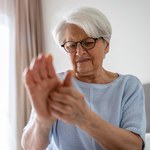 To sygnał przewlekłej choroby. Po skórze poznasz, że wątroba przestaje pracować