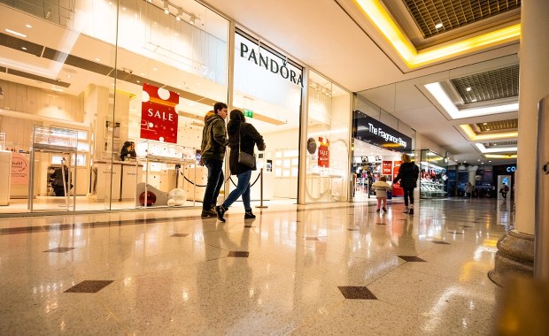 To teraz będzie nosić każda Polka. Biżuteryjny gigant porzuca srebro 