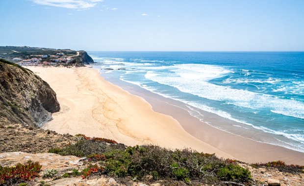 To tu jest najpiękniejsza plaża w Europie. Monte Clerigo - portugalska perełka
