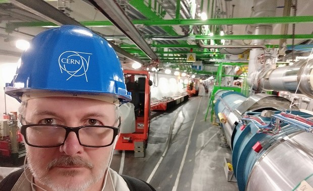 To tu odkryto bozon Higgsa. Spacer w tunelu Wielkiego Zderzacza Hadronów