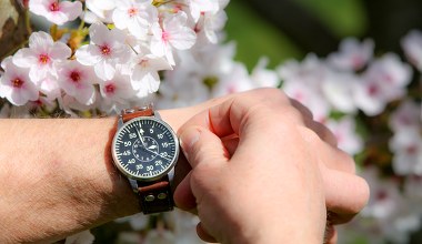 To w ten weekend nastąpi zmiana czasu. Nie zapomnij przestawić zegarka 