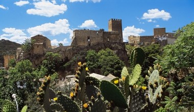 To wydarzenie co roku przyciąga turystów. Ciesz się słońcem i weź udział w bitwie na pomidory