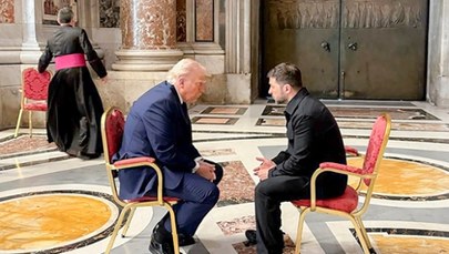 To zdjęcie przejdzie do historii. Zełenski i Trump spotkali się w sercu Watykanu