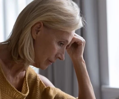 To znak, że zaczyna brakować ci hormonów. Dotyczy nie tylko kobiet po menopauzie