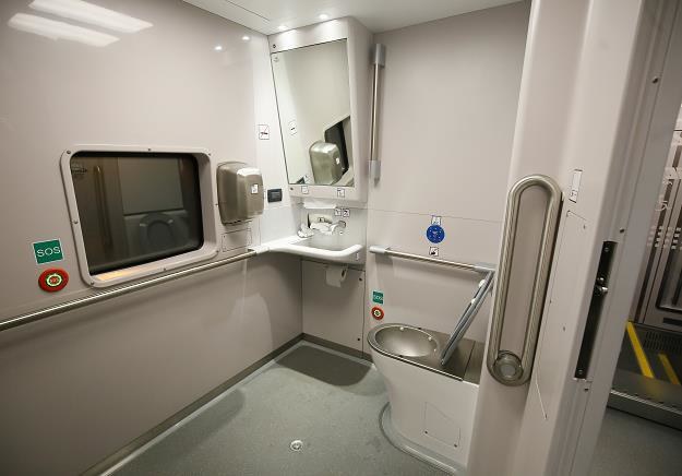 Toaleta w pociągu PesaDART /PAP