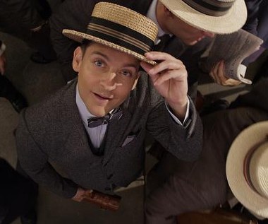 Tobey Maguire w scenie z filmu "Wielki Gatbsy"