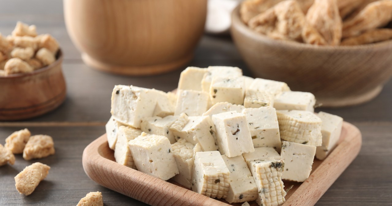 Tofu ma niski indeks glikemiczny i niewiele kalorii. To wdzięczny produkt, którym zachwycano się już wieki temu /123RF/PICSEL