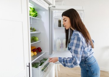 Toksyczna po wyjęciu z lodówki? Tych produktów nie przechowuj w chłodzie