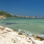 Toksyczne plaże. Po kolei odsłaniają się dawne wysypiska śmieci