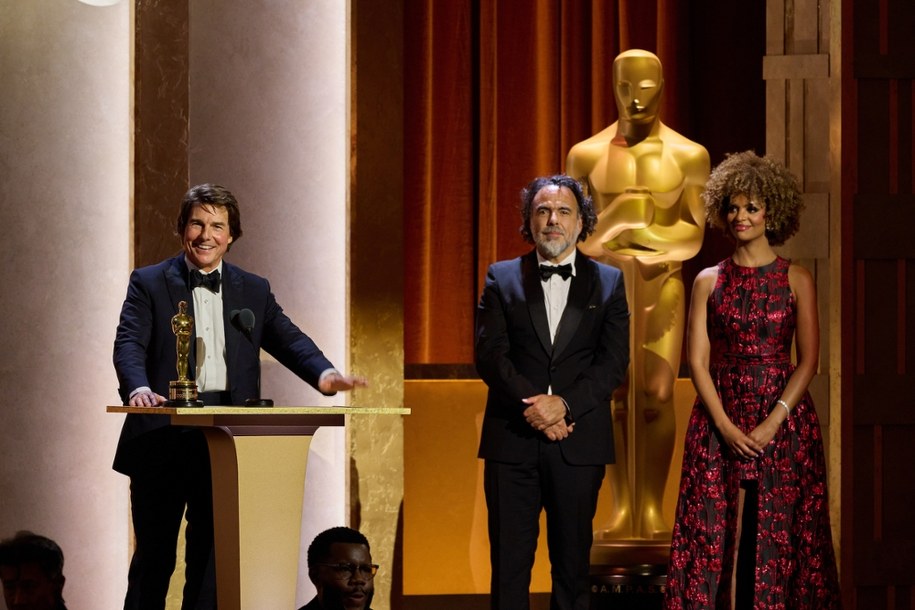 Tom Cruise i Alejandro González Iñárritu, który wygłosił laudację na jego cześć / Richard Harbaugh/A.M.P.A.S. /Materiały prasowe