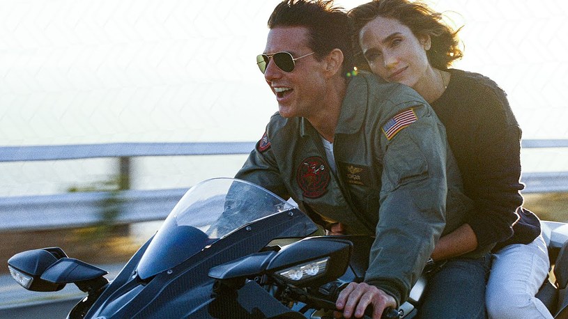 Tom Cruise i Jennifer Connolly w scenie z filmu "Top Gun: Maverick" /materiały prasowe
