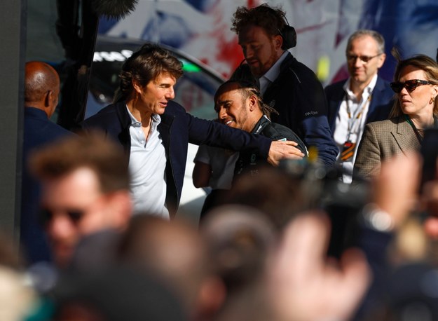 Tom Cruise i Lewis Hamilton na torze Silverstone /HOCH ZWEI   /PAP/DPA