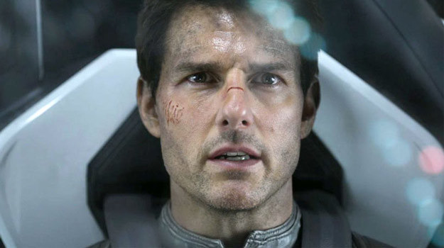 Tom Cruise na planie filmu "Niepamięć" /materiały dystrybutora