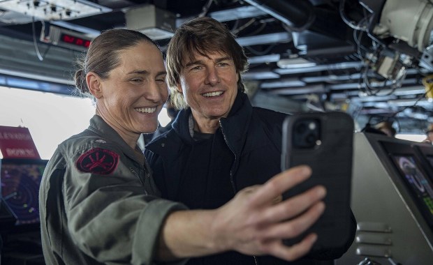 Tom Cruise nie polata nad Svalbardem. Niedźwiedzie muszą mieć spokój