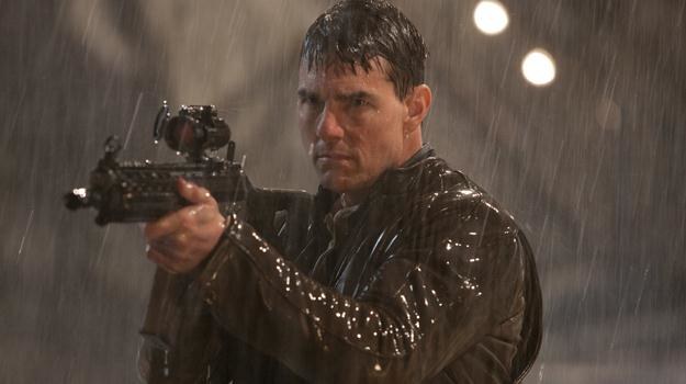 Tom Cruise w scenie z filmu "Jack Reacher: Jednym strzałem" /materiały dystrybutora