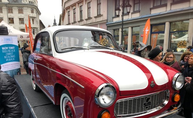 Tom Hanks dostał syrenkę - i wystawi ją na licytację. "To syrenka na pomoc dzieciom"