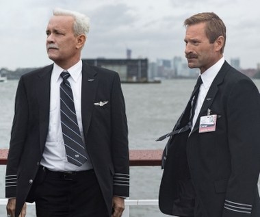 Tom Hanks i Aaron Eckhart w scenie z filmu "Sully"
