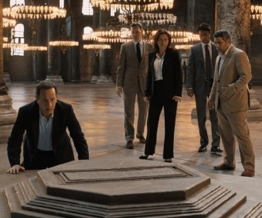 Tom Hanks, Sidse Babett Knudsen i Irrfan Khan w scenie z filmu "Inferno"