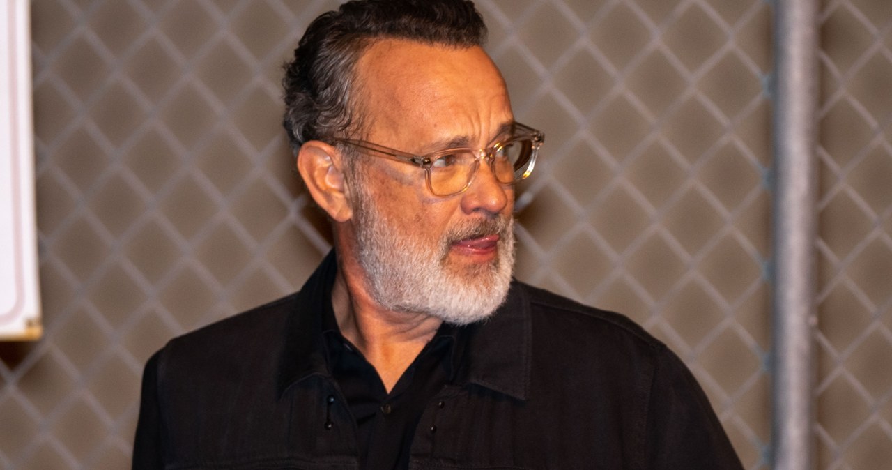 Tom Hanks - z siwizną mu do twarzy. / RB/Bauer-Griffin / Contributor /Getty Images