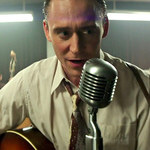 Tom Hiddleston jako gwiazda muzyki country  ("I Saw The Light")