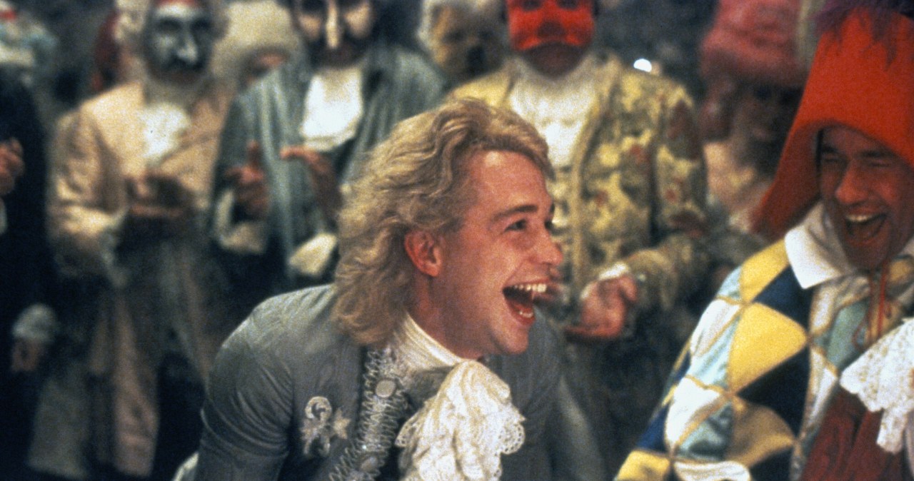 Tom Hulce w filmie "Amadeusz" /AMLF/The Saul Zaentz Company/Collection Christophel/East News /East News