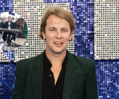 Tom Odell śpiewa na dworcu dla Ukraińców